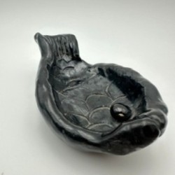 Vide-poche en forme de poisson en céramique noire – Signé, vers 1970