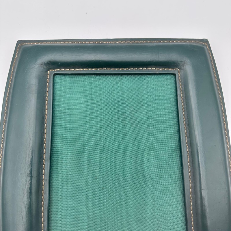 Cadre photo en cuir vert, dans le goût de Jacques Adnet – Travail français, vers 1950