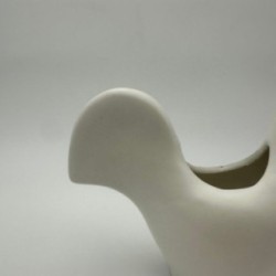 Coq en céramique blanche. Travail Français dans le goût de Jouve. Vers 1950