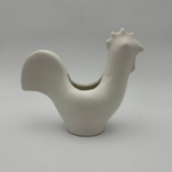 Coq en céramique blanche. Travail Français dans le goût de Jouve. Vers 1950