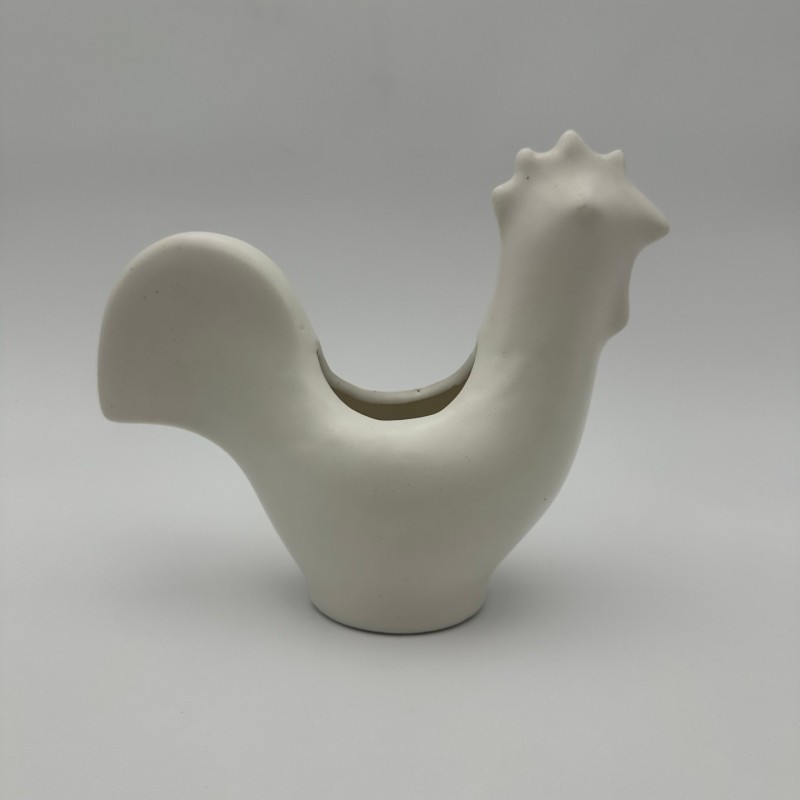 Coq en céramique blanche. Travail Français dans le goût de Jouve. Vers 1950