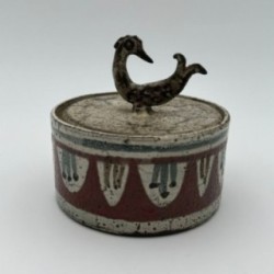 Pot couvert en céramique polychrome de Jean Derval. Années 1970