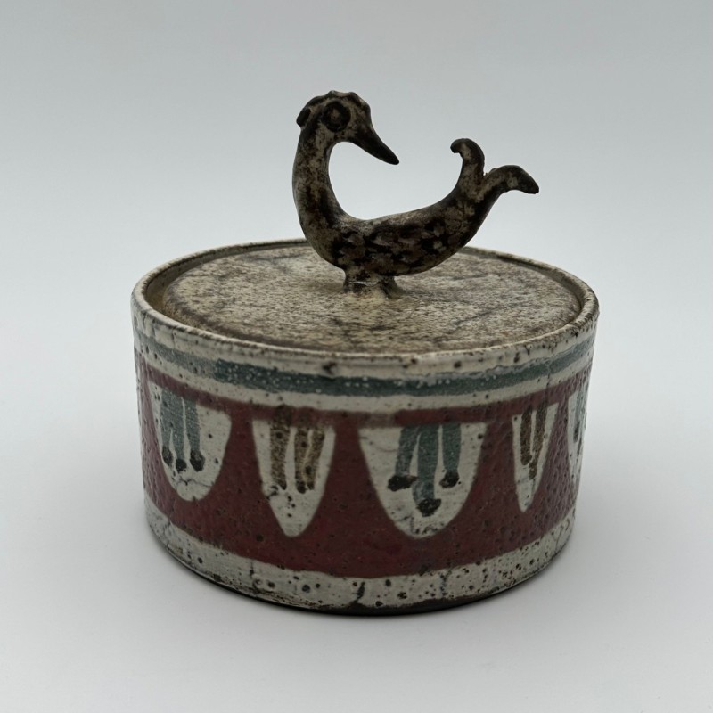 Pot couvert en céramique polychrome de Jean Derval. Années 1970