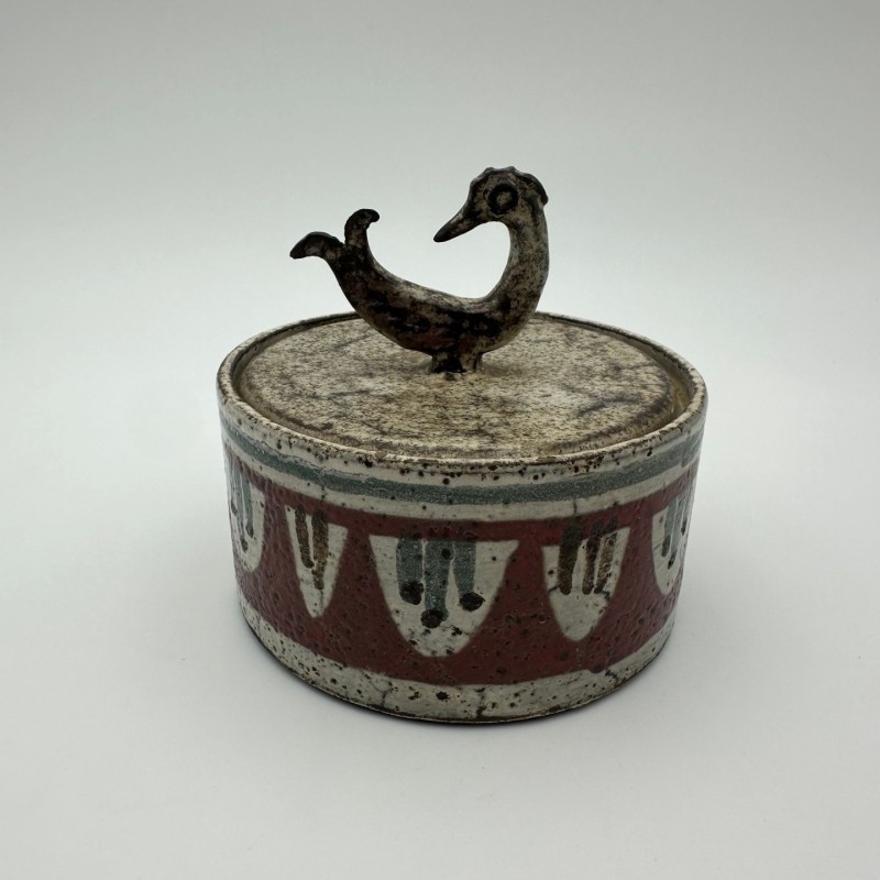 Pot couvert en céramique polychrome de Jean Derval. Années 1970