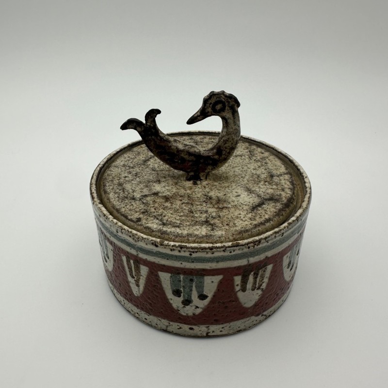 Pot couvert en céramique polychrome de Jean Derval. Années 1970