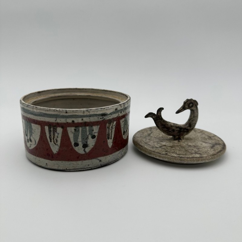 Pot couvert en céramique polychrome de Jean Derval. Années 1970