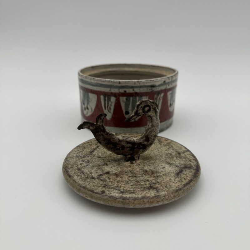 Pot couvert en céramique polychrome de Jean Derval. Années 1970