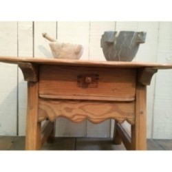 Petite Table Espagnole à Tiroir en Sapin Vers 1920 | Maison BARROIS