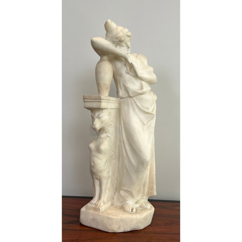 Sculpture représentant une jeune fille en marbre de Carrare