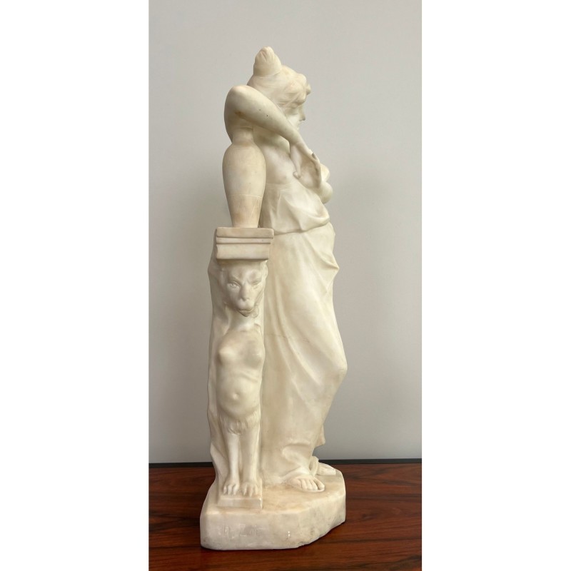 Sculpture représentant une jeune fille en marbre de Carrare