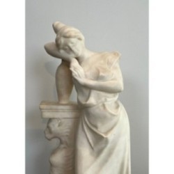 Sculpture représentant une jeune fille en marbre de Carrare