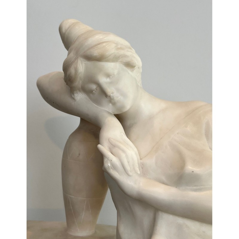 Sculpture représentant une jeune fille en marbre de Carrare