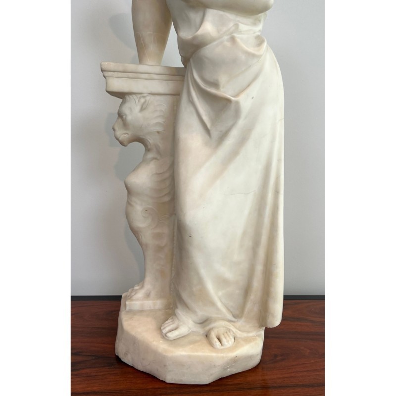 Sculpture représentant une jeune fille en marbre de Carrare