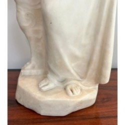 Sculpture représentant une jeune fille en marbre de Carrare
