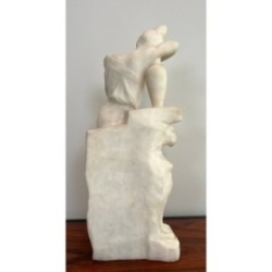 Sculpture représentant une jeune fille en marbre de Carrare