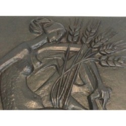 Plaque de Cheminée Moderniste en Fonte représentant une Femm