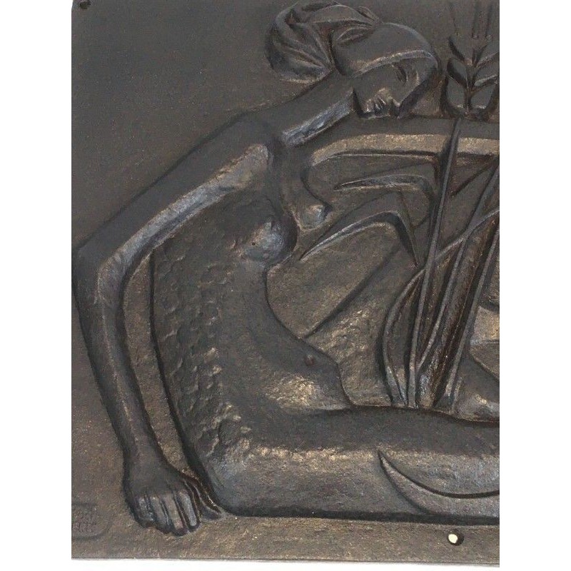 Plaque de Cheminée Moderniste en Fonte représentant une Femm
