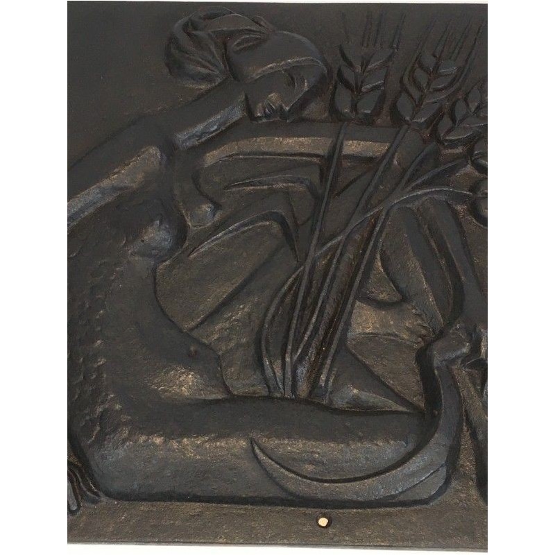 Plaque de Cheminée Moderniste en Fonte représentant une Femm