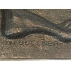 Plaque de Cheminée Moderniste en Fonte représentant une Femm