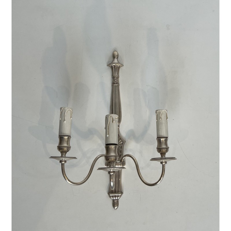 Paire d'Appliques en Bronze Argenté à Trois Bras de Lumière de Style Néoclassique dans le Goût de la Maison Jansen. Vers 1940