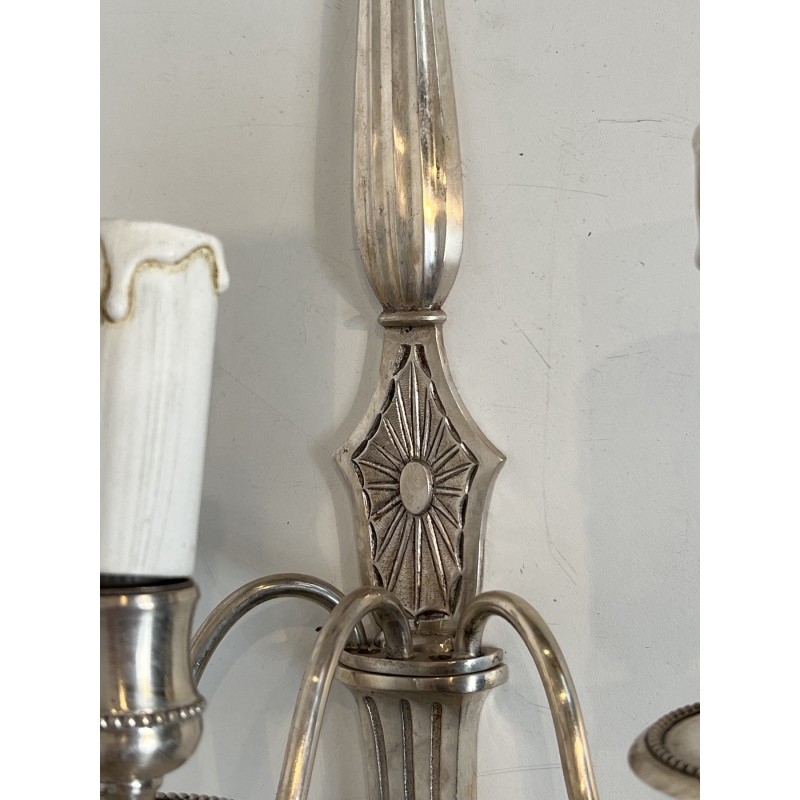 Paire d'Appliques en Bronze Argenté à Trois Bras de Lumière de Style Néoclassique dans le Goût de la Maison Jansen. Vers 1940