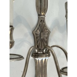 Paire d'Appliques en Bronze Argenté à Trois Bras de Lumière de Style Néoclassique dans le Goût de la Maison Jansen. Vers 1940