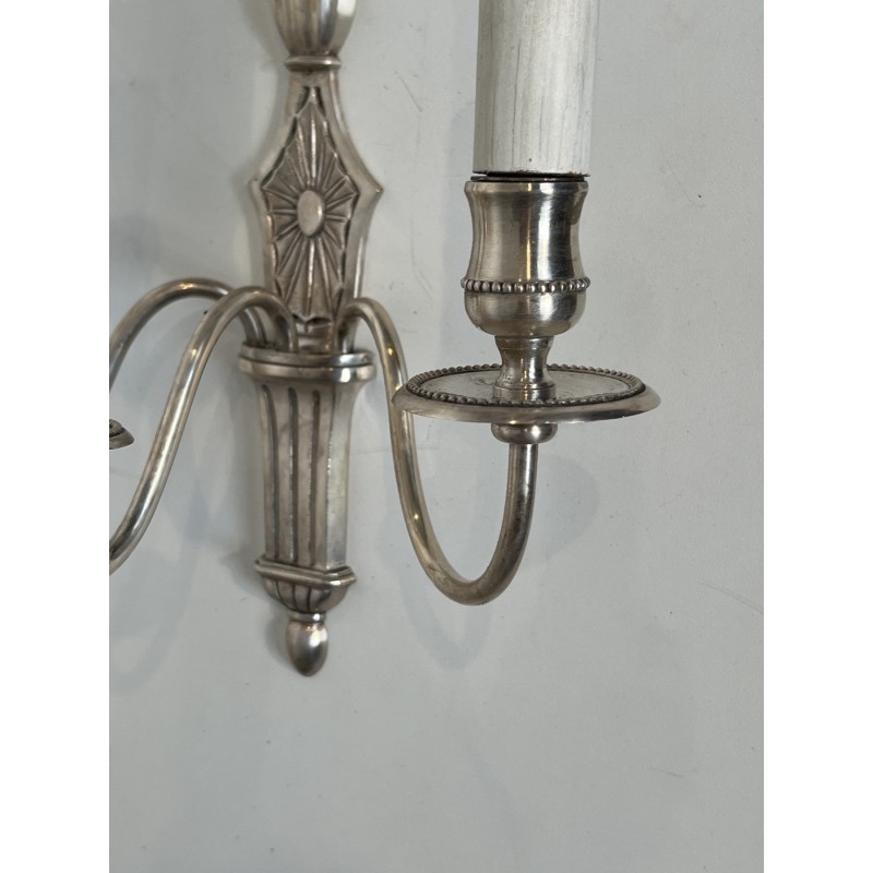 Paire d'Appliques en Bronze Argenté à Trois Bras de Lumière de Style Néoclassique dans le Goût de la Maison Jansen. Vers 1940