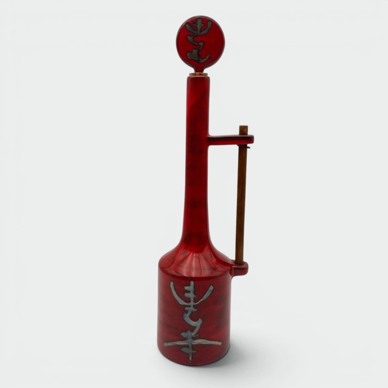 Bouteille moderniste en céramique émaillée rouge à bouchon sculptural – Signée, vers 1970