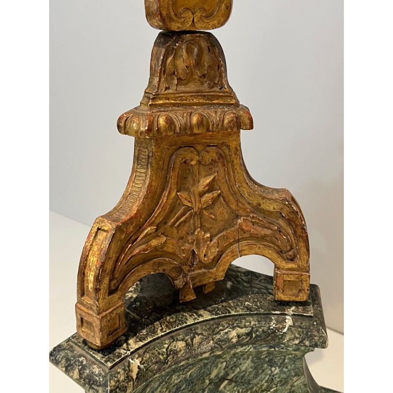 Grand Candélabre en Bois Sculpté Doré sur Socle Patiné