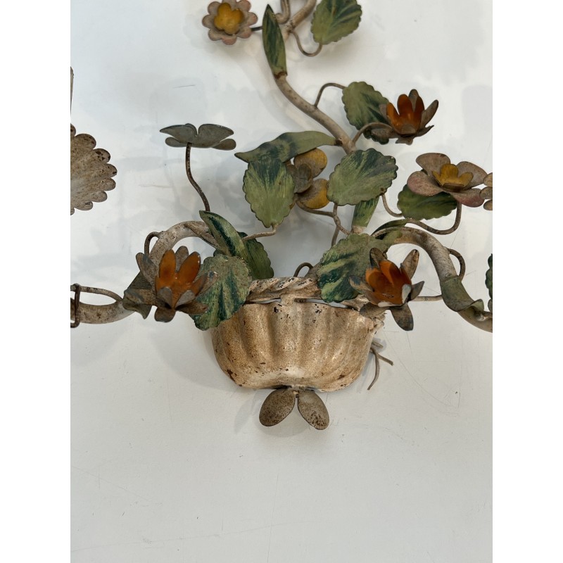 Appliques au Panier Fleuri en Tôle Peinte | Maison Barrois