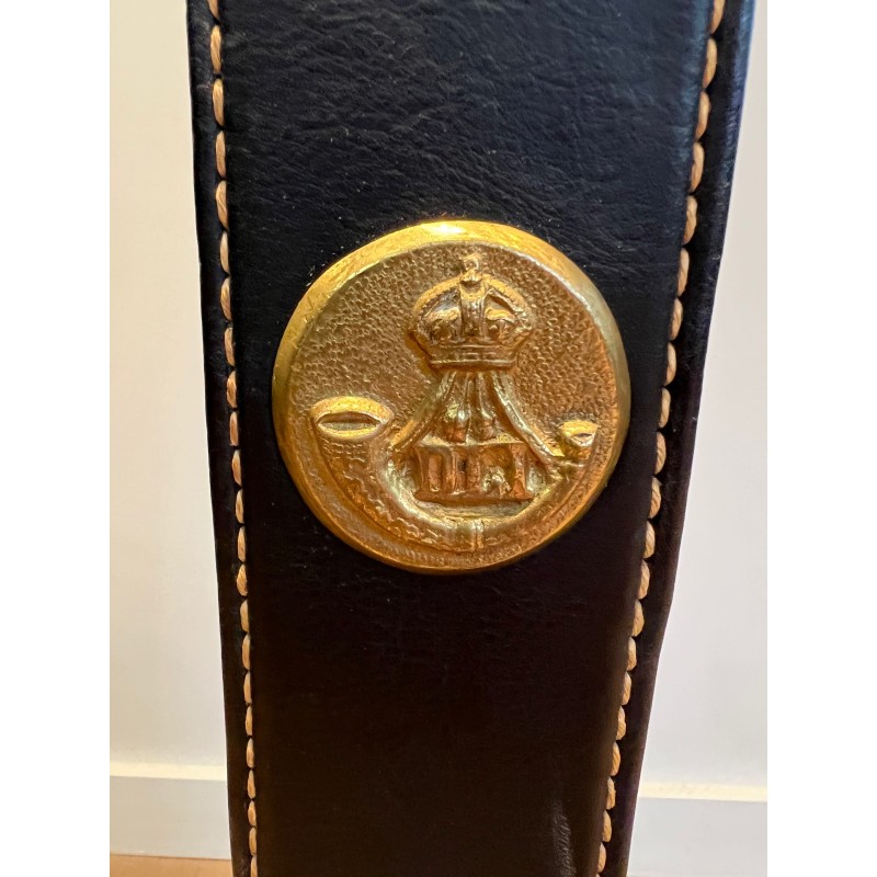 Lampadaire en Cuir Noir Piqué Sellier et | Maison Barrois