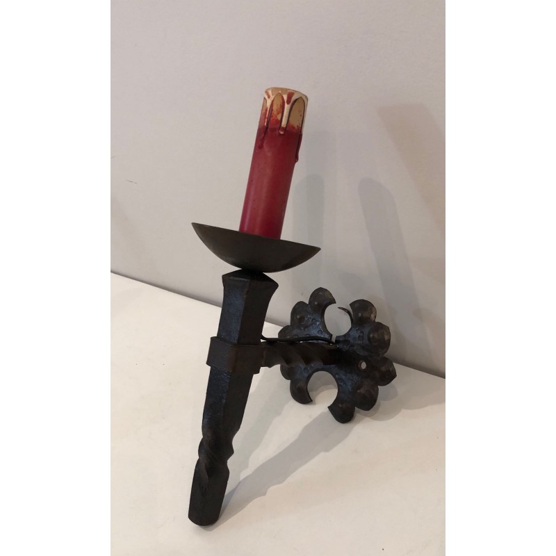 Suite de Six Appliques en Fer Forgé en Forme de Torche à F | Maison Barrois