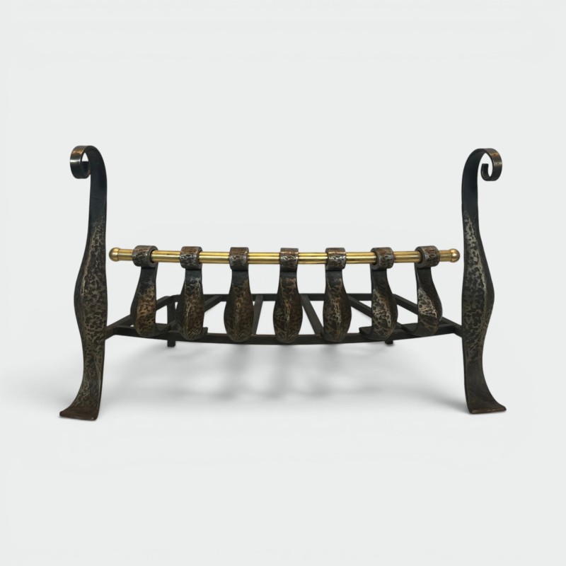 Grille de Foyer en Fer Forgé Martelé à Volutes et Traverse | Maison Barrois