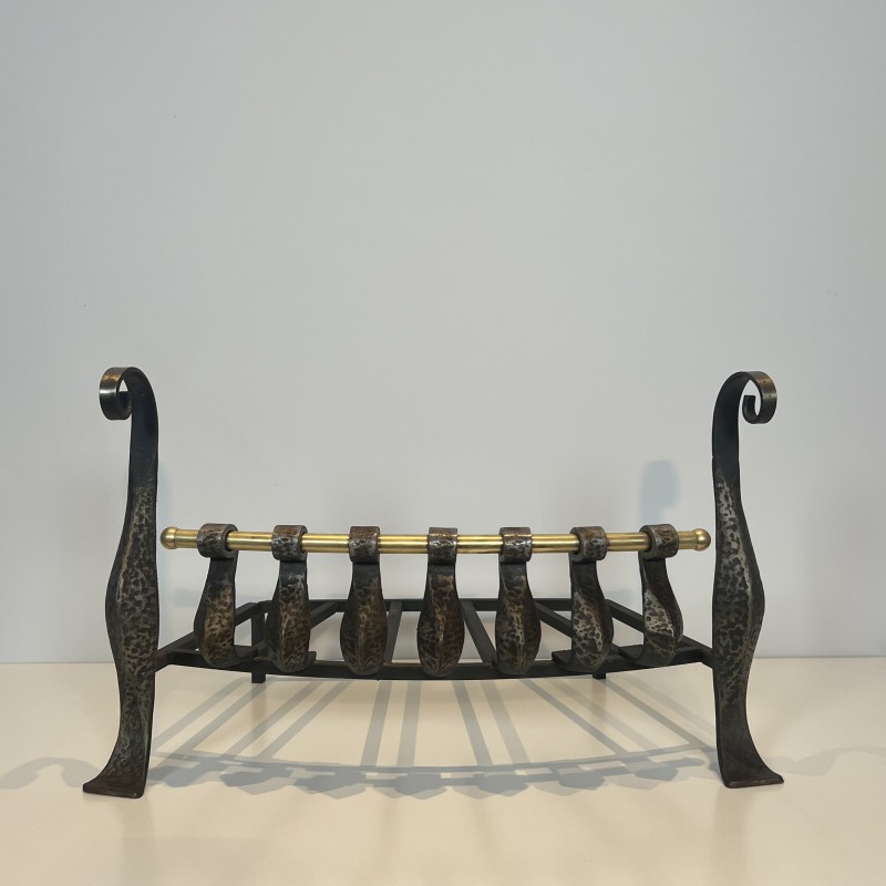 Grille de Foyer en Fer Forgé Martelé à Volutes et Traverse | Maison Barrois