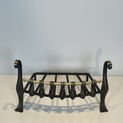 Grille de Foyer en Fer Forgé Martelé à Volutes et Traverse | Maison Barrois