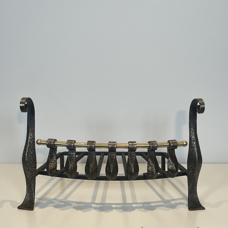 Grille de Foyer en Fer Forgé Martelé à Volutes et Traverse | Maison Barrois