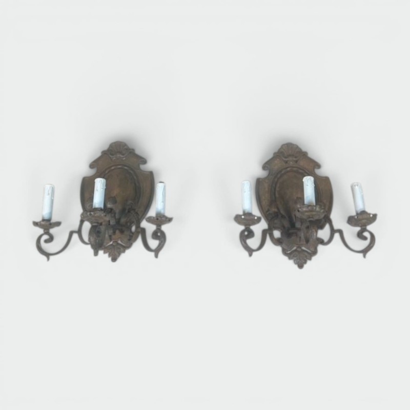 Paire d'Appliques en Fer Forgé à Trois Bras et Platine en | Maison Barrois