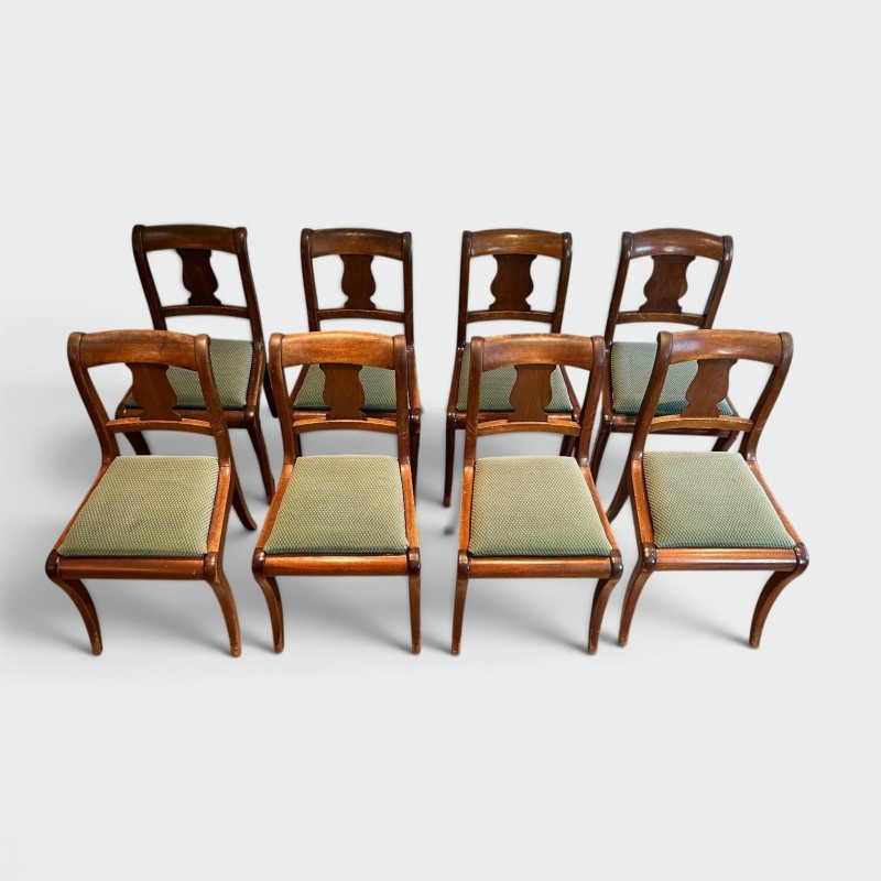 Suite de Huit Chaises en Noyer à Dossier Bandeau et Pieds | Maison Barrois