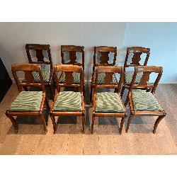 Suite de Huit Chaises en Noyer à Dossier Bandeau et Pieds | Maison Barrois