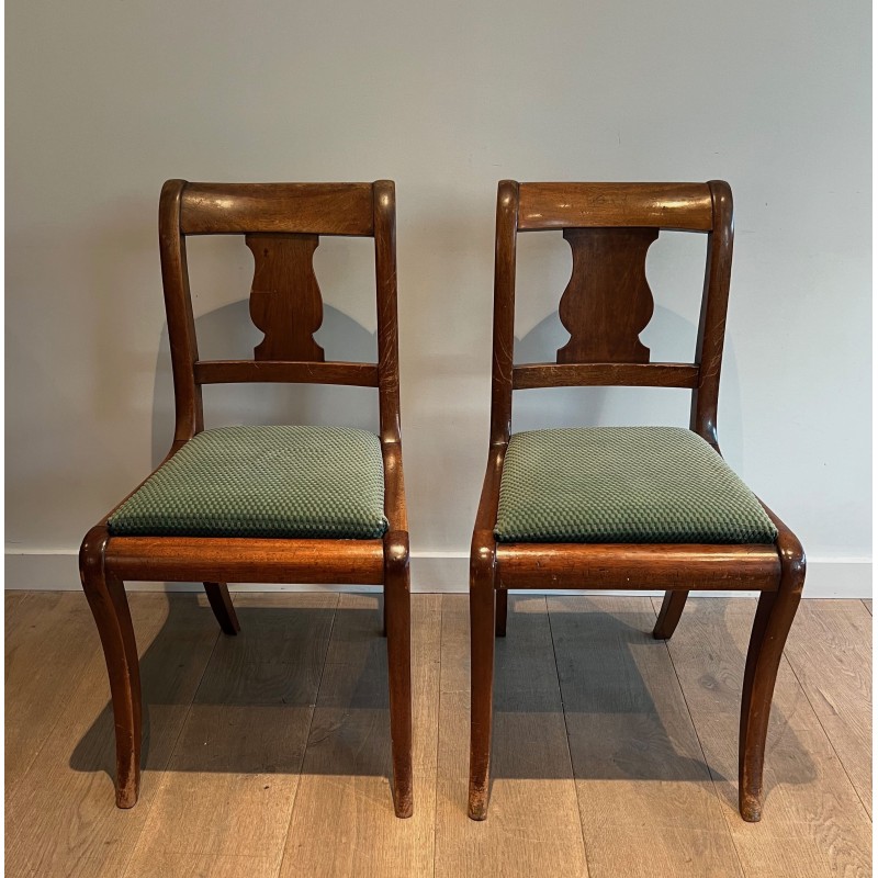 Suite de Huit Chaises en Noyer à Dossier Bandeau et Pieds | Maison Barrois