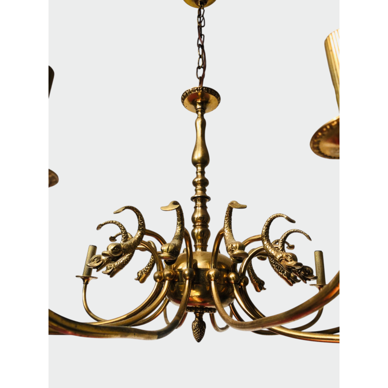 Lustre en Laiton Doré à Douze Bras et Décor de Têtes de Da | Maison Barrois