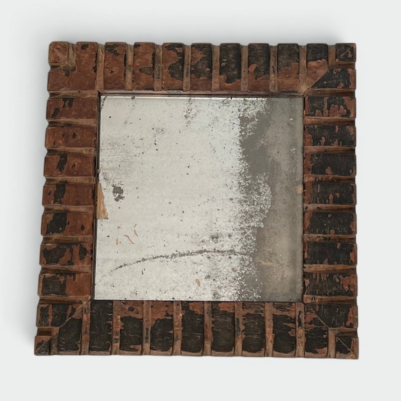 Miroir Carré à Encadrement en Bois Sculpté à Décor de Dent | Maison Barrois