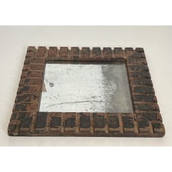 Miroir Carré à Encadrement en Bois Sculpté à Décor de Dent | Maison Barrois