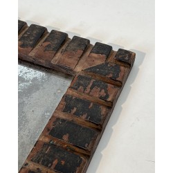Miroir Carré à Encadrement en Bois Sculpté à Décor de Dent | Maison Barrois