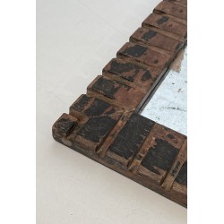 Miroir Carré à Encadrement en Bois Sculpté à Décor de Dent | Maison Barrois