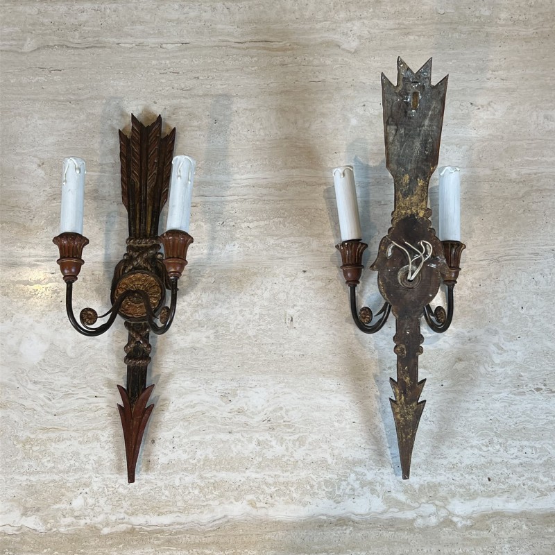 Paire d'Appliques à Deux Bras de Lumière en Bois Sculpté P | Maison Barrois