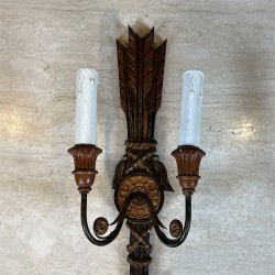 Paire d'Appliques à Deux Bras de Lumière en Bois Sculpté P | Maison Barrois