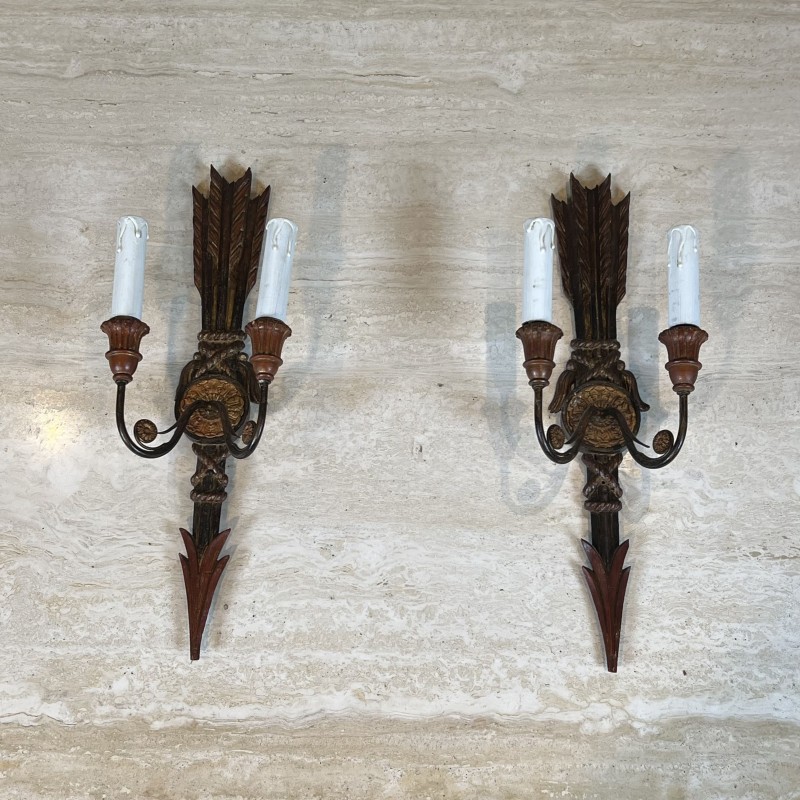 Paire d'Appliques à Deux Bras de Lumière en Bois Sculpté P | Maison Barrois