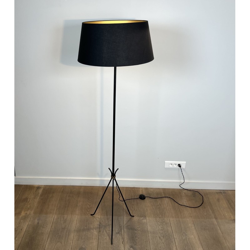 Lampadaire Tripode en Métal Laqué Noir et Laiton, Travail | Maison Barrois