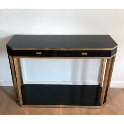Console à Pans Coupés en Laque Noire et Laiton Ouvrant par | Maison Barrois